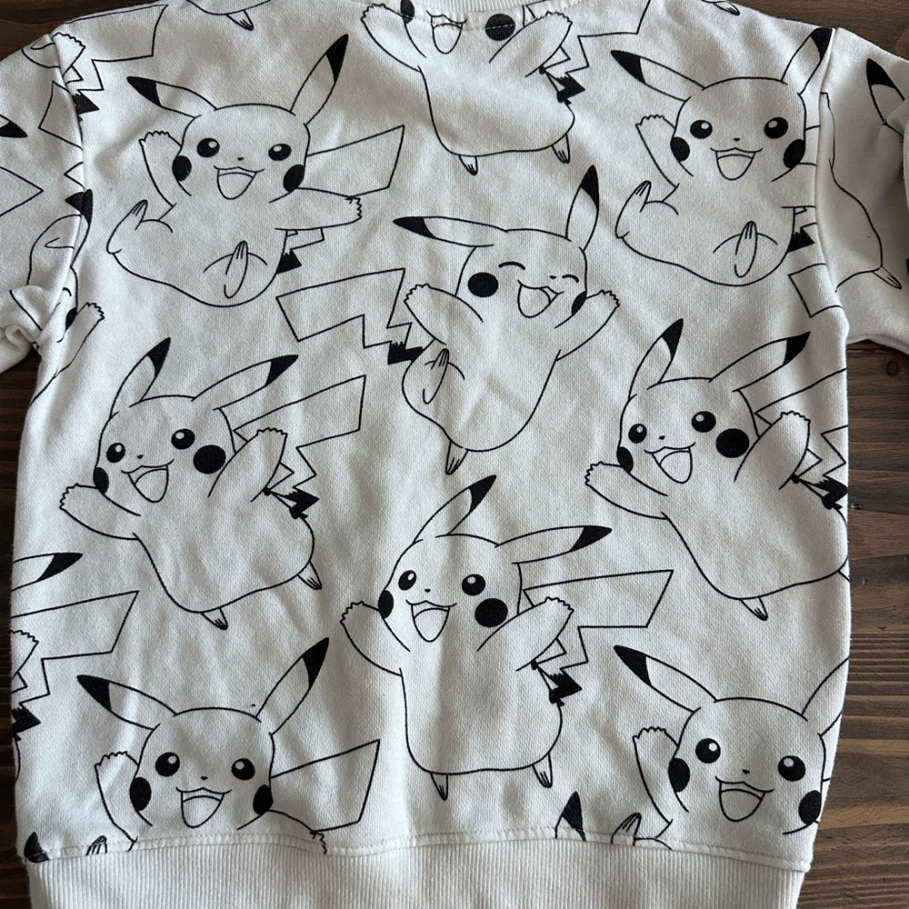 Boys H&M Pikachu Sweatshirt 4-6A White Pokemon Graphic Pullover - Picture 4 of 4